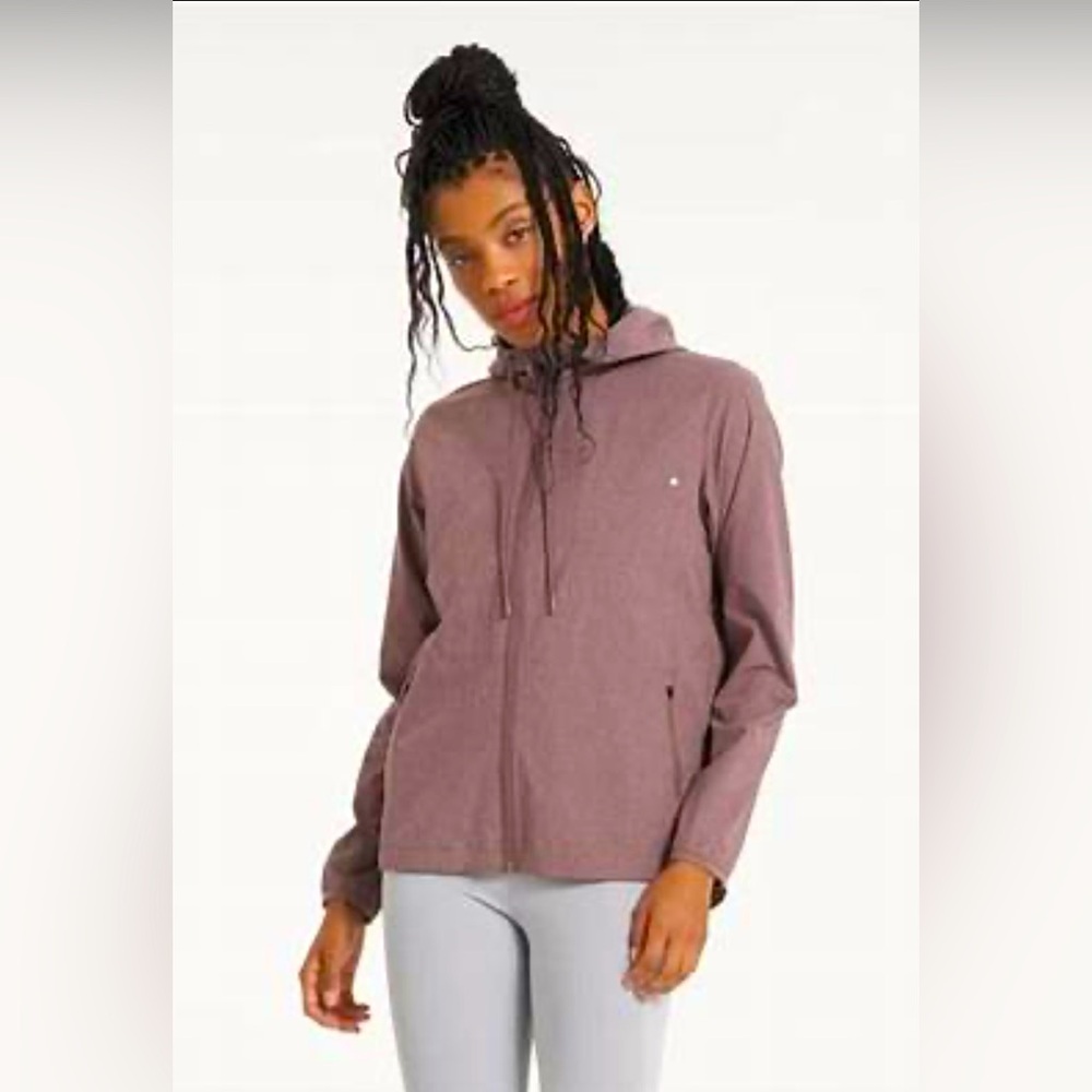 Vuori Women’s Outdoor Trainer Javket in mauve!